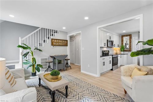 237 Piedmont Ave, Hampton, VA, 23661-2848 | Card Image