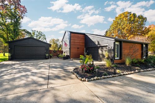 4301 Heatherwood Dr, Milford, MI, 48381-1468 | Card Image