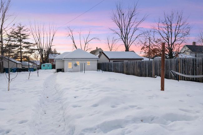 The backyard is roomy. | Image 29
