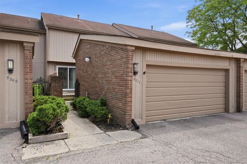 5271 Wright Way E, West Bloomfield, MI, 48322-2116 | Card Image