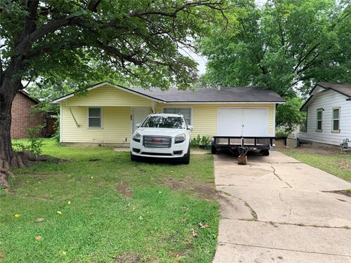 712 Juno Ln, Denton, TX, 76209-8059 | Card Image