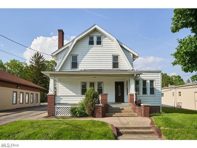 View of front of house featuring a porch and a front yard | Image 1