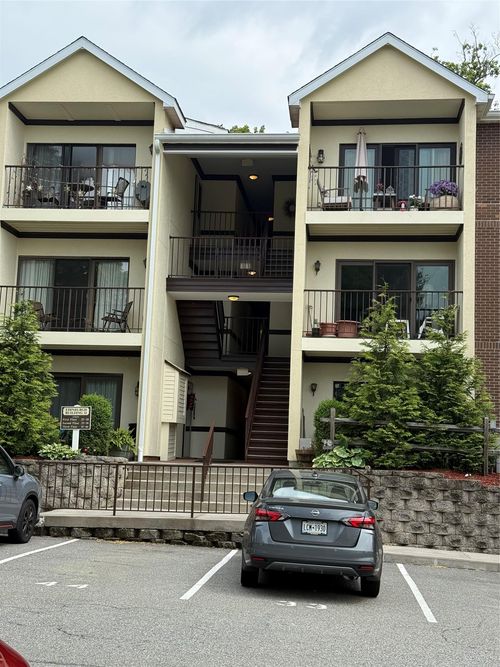 28-28 Edinburgh Dr, Peekskill, NY, 10566-2562 | Card Image