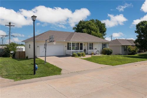 714 Harris Ln, Cameron, MO, 64429-1282 | Card Image