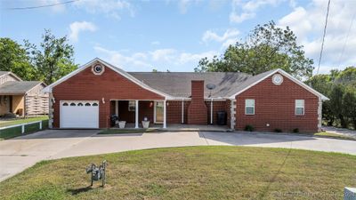 924 9th Se, House other with 3 bedrooms, 2 bathrooms and null parking in Ardmore OK | Image 2