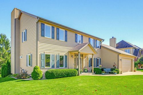 4440 S 122nd St, Greenfield, WI, 53228-2491 | Card Image