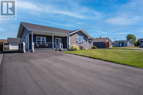 4 Sampson Cres, Grand Falls Windsor, NL, A2B0B4 | Card Image