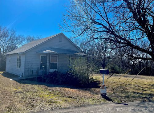 1020 W Creek Ave, Checotah, OK, 74426-1226 | Card Image
