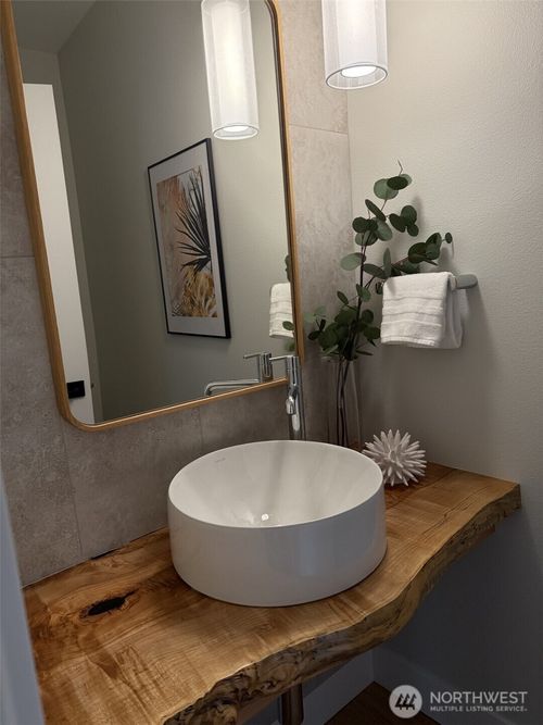 16344 Linden Ave N, Shoreline, WA, 98133-5620 | Card Image