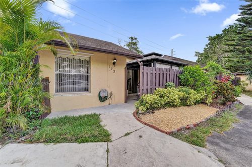 2-5-123 Briarwood Cir, Hollywood, FL, 33024-1303 | Card Image