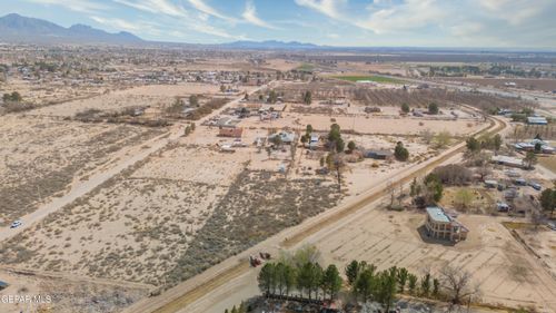 325 Lipps Rd, Anthony, NM, 88021-9031 | Card Image