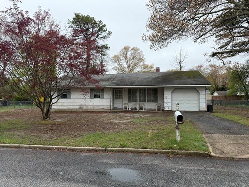 6 Christmann Avenue, Brookhaven, NY, 11940 | Card Image