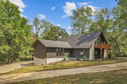 101 N Dogwood St, Siloam Springs, AR, 72761-3023 | Card Image