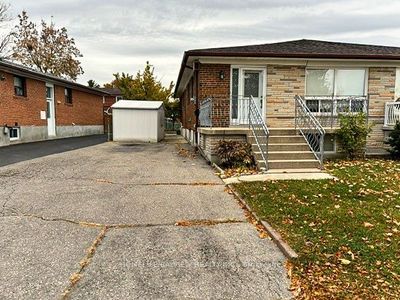 67 Dellbrook Cres, House attached with 3 bedrooms, 2 bathrooms and 4 parking in North York ON | Image 2