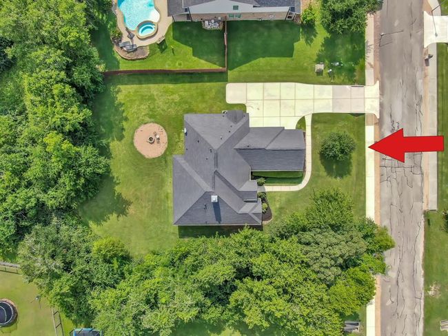 Boasts privacy with the trees. | Image 39
