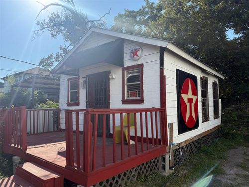 951 Elkhart St, Houston, TX, 77091-4106 | Card Image