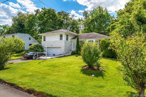 3 Hemsley Ln, Great Neck, NY, 11023-1311 | Card Image