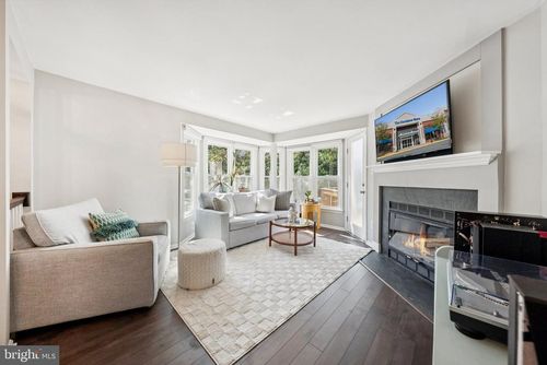1692 Oaktree Ct, RESTON, VA, 20194-1536 | Card Image