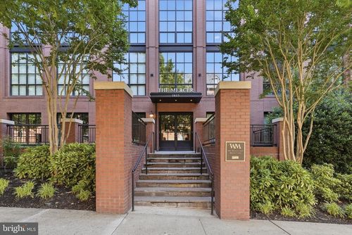m304-1615 N Queen St, ARLINGTON, VA, 22209-2801 | Card Image