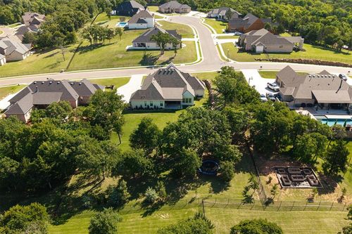 9701 Quail Hollow Way, Oklahoma City, OK, 73151-8816 | Card Image