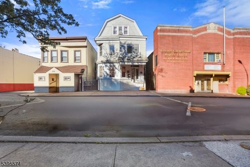 233 N 18th St, East Orange, NJ, 07017-5352 | Card Image