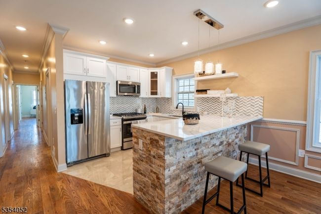 90 Seaview Ave, Home with 6 bedrooms, 4 bathrooms and null parking in Jersey City NJ | Image 6