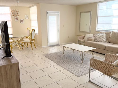 626w-1301 Ne Miami Gardens Dr, Miami, FL, 33179-4977 | Card Image