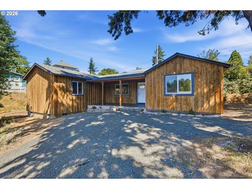 511 9th Ave, Coos Bay, OR, 97420-6317 | Card Image