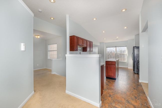 5406 Scarletoak Dr, Condo with 2 bedrooms, 2 bathrooms and null parking in Cincinnati OH | Image 5