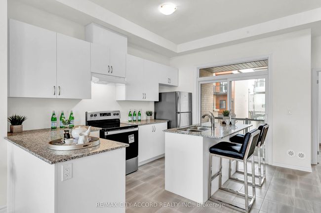87 Inverary Cres, House attached with 3 bedrooms, 3 bathrooms and 1 parking in Vaughan ON | Image 10