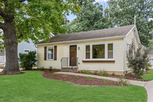 17914 W Twin Lakes Blvd, Grayslake, IL, 60030-2035 | Card Image