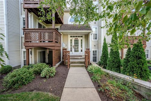 apt-c2-1360 Cedarwood Dr, Westlake, OH, 44145-5814 | Card Image