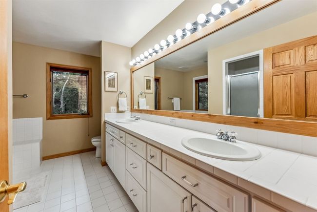 Spacious 5-piece bath | Image 22
