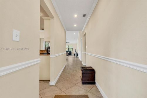 5-7-6633 N Parkway Dr, Margate, FL, 33068-1676 | Card Image