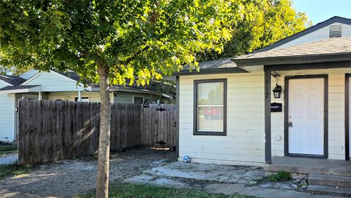 1417 College St, Grand Prairie, TX, 75050-5132 | Card Image