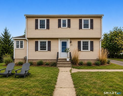 243 Eastlawn St, Fairfield, CT, 06824-6479 | Card Image