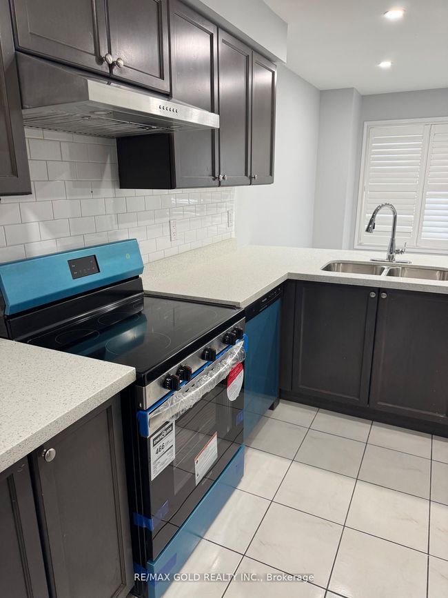 13 Viewforth Rd, House attached with 4 bedrooms, 2 bathrooms and 1 parking in Brampton ON | Image 26
