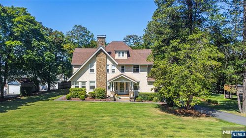 11 Hillcrest Rd, Caldwell, NJ, 07006-4820 | Card Image