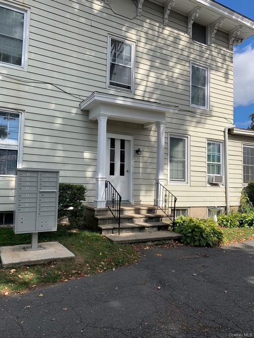 198 Flax Hill Rd, Norwalk, CT, 06854-2830 | Card Image