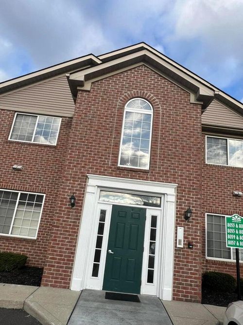 8061 Cranes Crossing Dr, Lewis Center, OH, 43035-8635 | Card Image