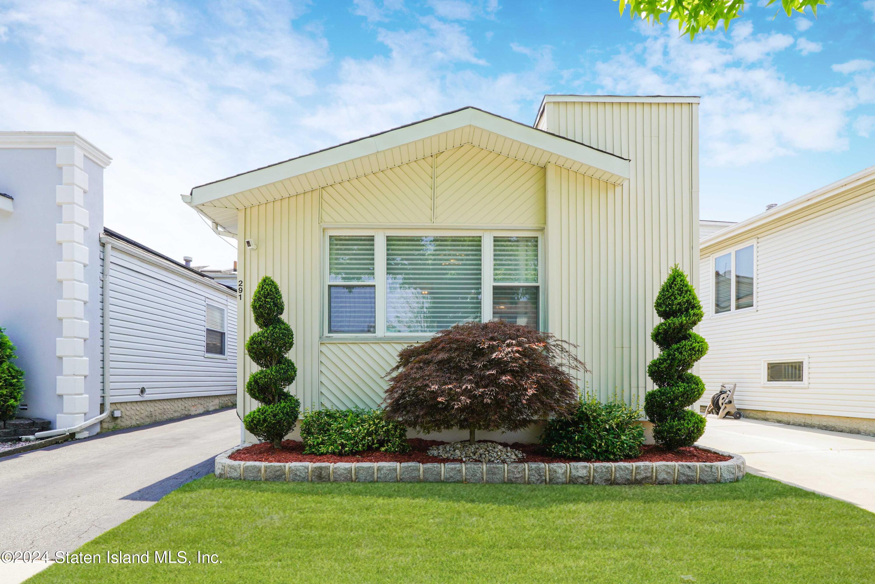Green Valley Rd, Staten Island, NY 10312
