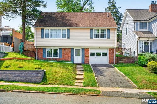 166 Pleasant Ave, Bergenfield, NJ, 07621-3226 | Card Image