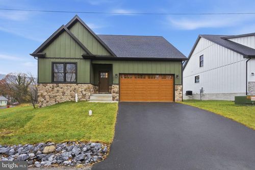 1023 Putnam St, HARPERS FERRY, WV, 25425-4118 | Card Image