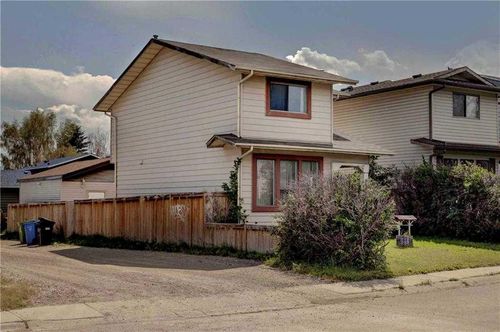 39 Templeton Bay Ne, Home with 3 bedrooms, 1 bathrooms and 2 parking in Calgary AB | Card Image