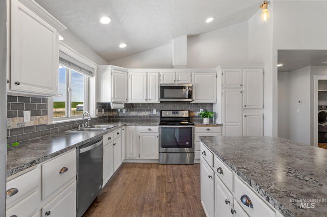 9248 Rolling Hills Ct, House other with 3 bedrooms, 2 bathrooms and 3 parking in Nampa ID | Image 12