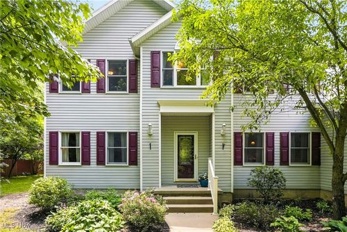 7734 Katie Dr, Wadsworth, OH, 44281-8134 | Card Image