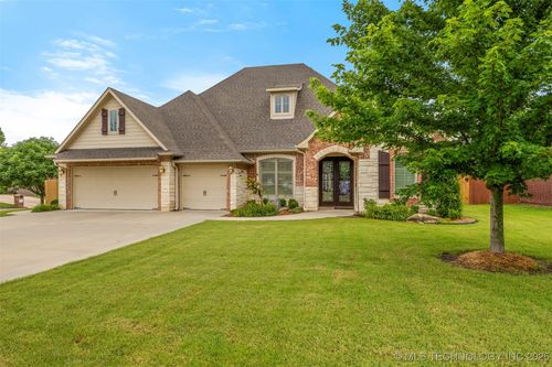800 Magnolia Dr, Ada, OK, 74820-8902 | Card Image