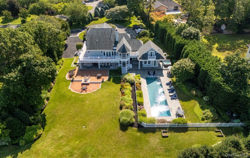1 Pembroke Dr, Glen Cove, NY, 11542-1789 | Card Image