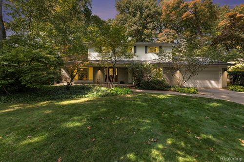19750 Thousand Oaks Ct, Clinton Township, MI, 48036-1888 | Card Image