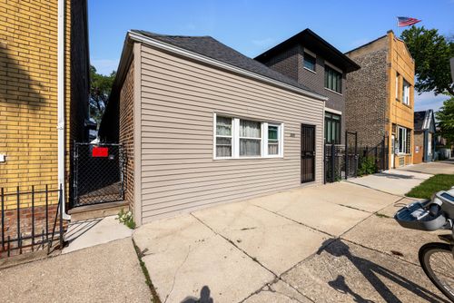 2879 S Throop St, Chicago, IL, 60608-5922 | Card Image